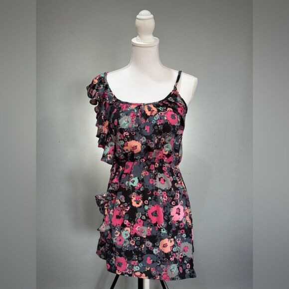 CLEARANCE! Envy Me Floral Ruffle Shoulder Mini Dress Size M EUC - Picture 1 of 4